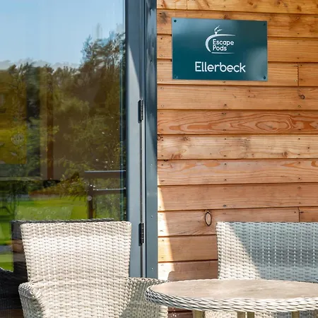 Ellerbeck Luxury Pod With Hot Tub At Fell View Park Apartment