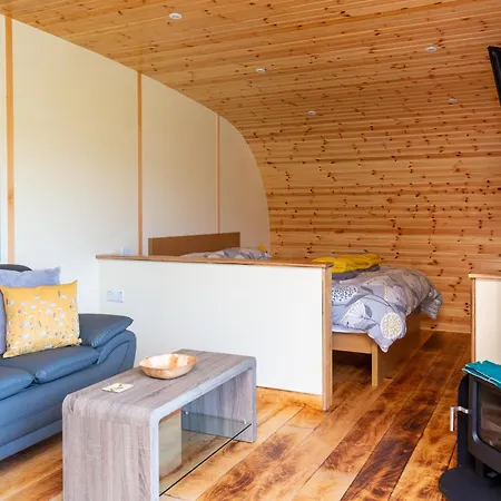 Ellerbeck Luxury Pod With Hot Tub At Fell View Park Apartment